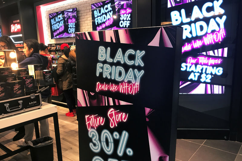 © Reuters. A Black Friday sale sign is displayed outside a makeup store at Roosevelt Field shopping mall in Garden City