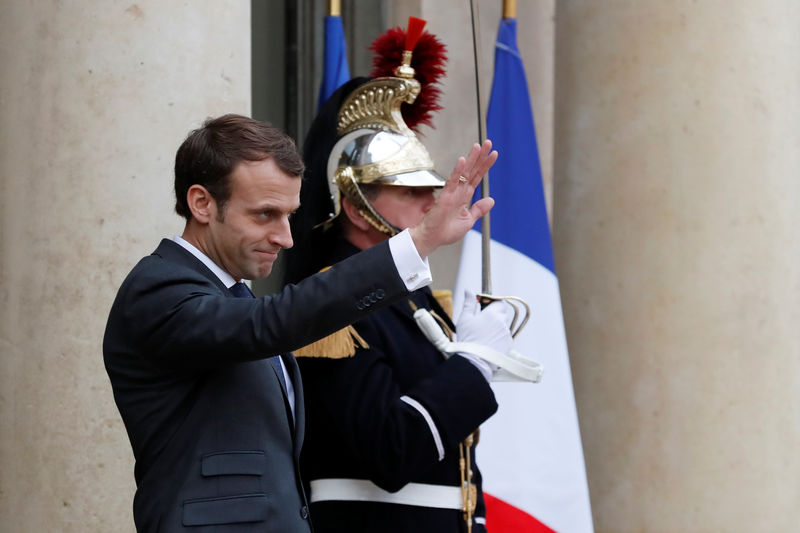 © Reuters. French President Emmanuel Macron waves goodbye to a guest at the Elysee Palace in Paris