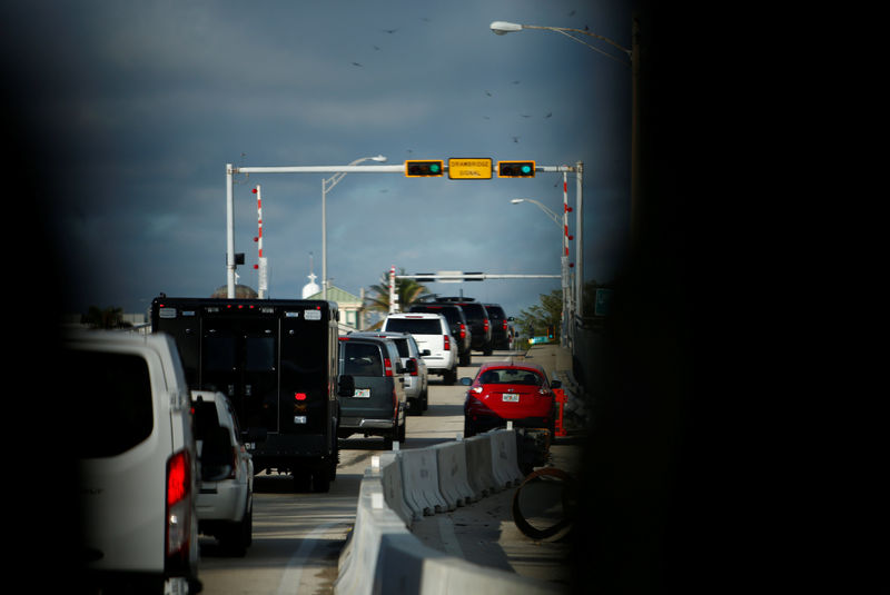 © Reuters. Trump's motorcade leaves Mar-a-Lago in Palm Beach