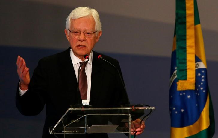 © Reuters. Ministro da Secretaria-Geral da Presidência, Moreira Franco, discursa no Rio de Janeiro