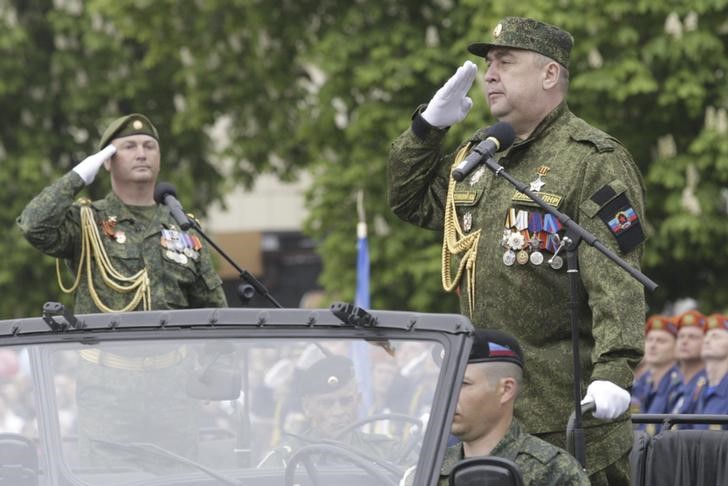 © Reuters. قائد الأمن في إقليم لوجانسك المتمرد في أوكرانيا يقول إنه تولى زعامته