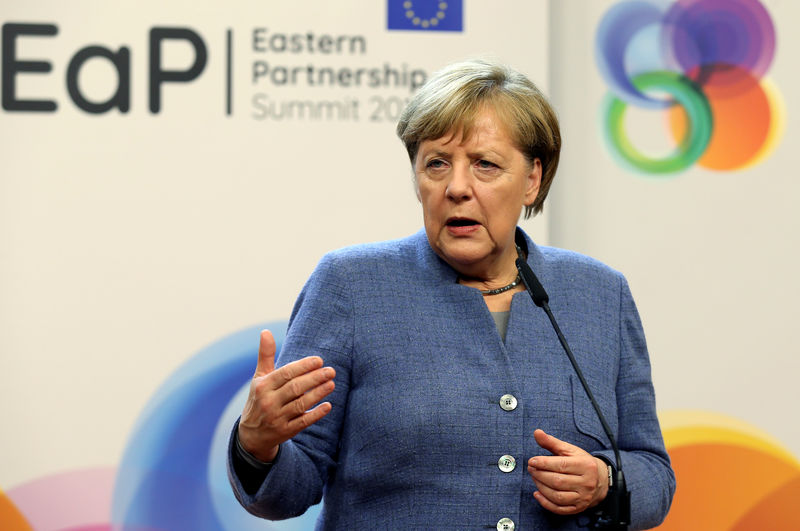 © Reuters. Merkel posa la mirada en los socialdemócratas en intento de formar gobierno