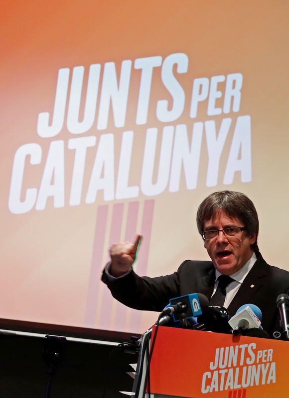 © Reuters. زعيم إقليم قطالونيا المعزول يتحدى الاتحاد الأوروبي أن يحترم نتيجة الانتخابات