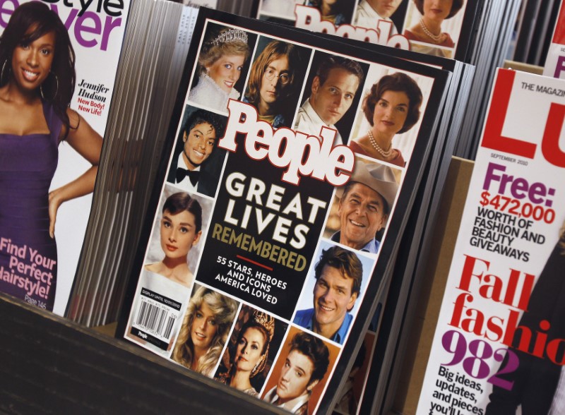 © Reuters. A commemorative issue of People magazine is seen on a newstand in New York