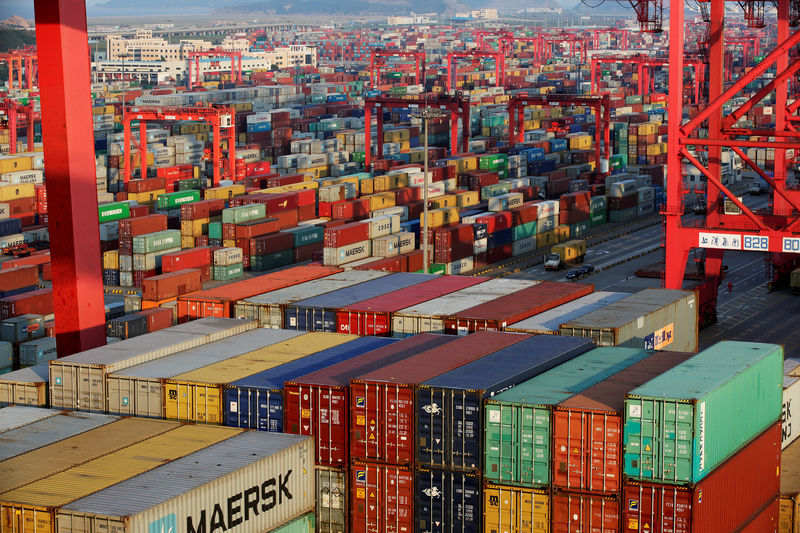 © Reuters. FILE PHOTO: Container boxes are seen at the Yangshan Deep Water Port, part of the Shanghai Free Trade Zone, in Shanghai