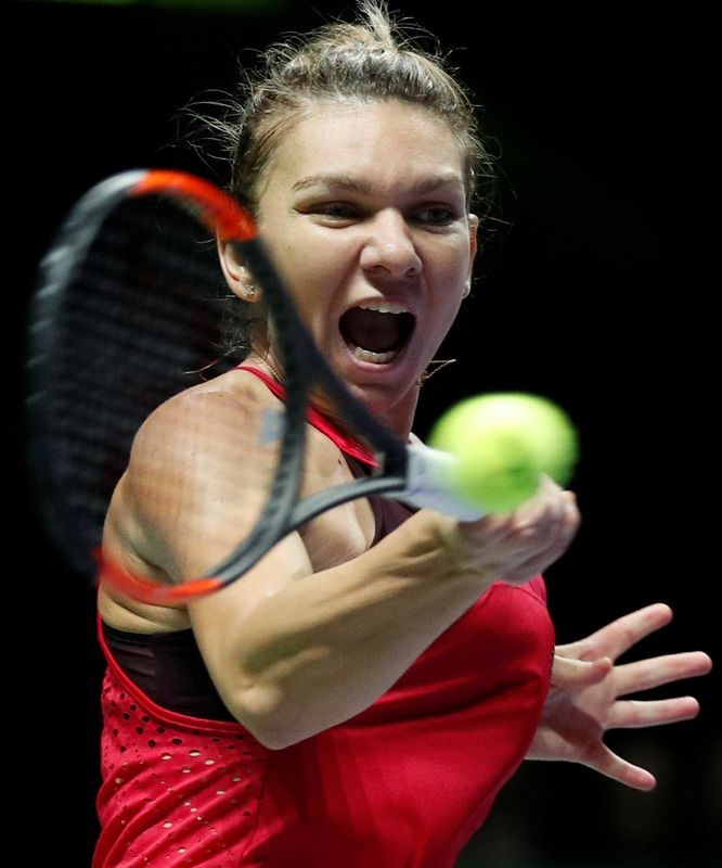 © Reuters. هاليب مستمرة في صدارة التصنيف العالمي للاعبات التنس
