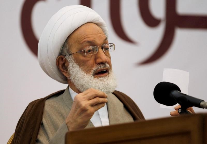 © Reuters. نشطاء: تدهور حالة رجل الدين الشيعي البحريني آية الله عيسى قاسم