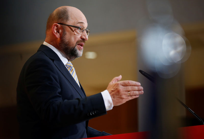 © Reuters. The leader of the Social Democrats Martin Schulz gives a statement at the party headquarter in Berlin