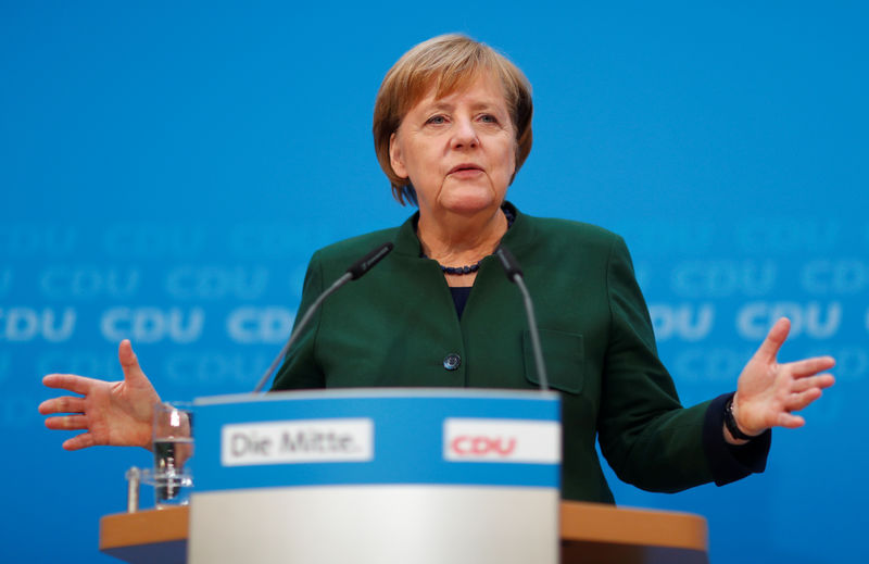 © Reuters. ميركل: الأجواء في أوروبا والعالم تشير إلى حاجة ألمانيا لحكومة مستقرة