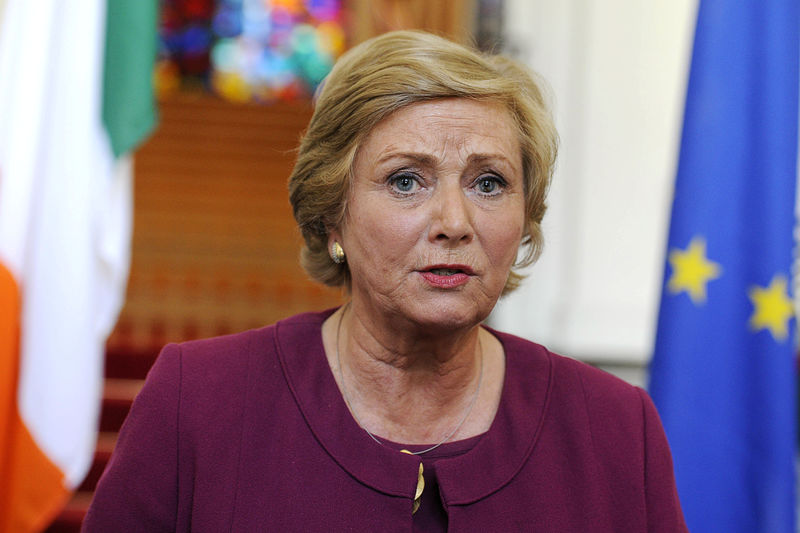 © Reuters. La viceprimera ministra de Irlanda dimite y reduce la amenaza electoral