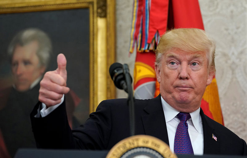 © Reuters. Trump speaks about tax reform at the White House in Washington