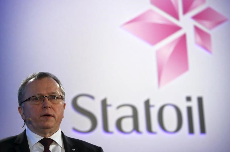 © Reuters. Statoil CEO Eldar Saetre speaks at a news conference in London