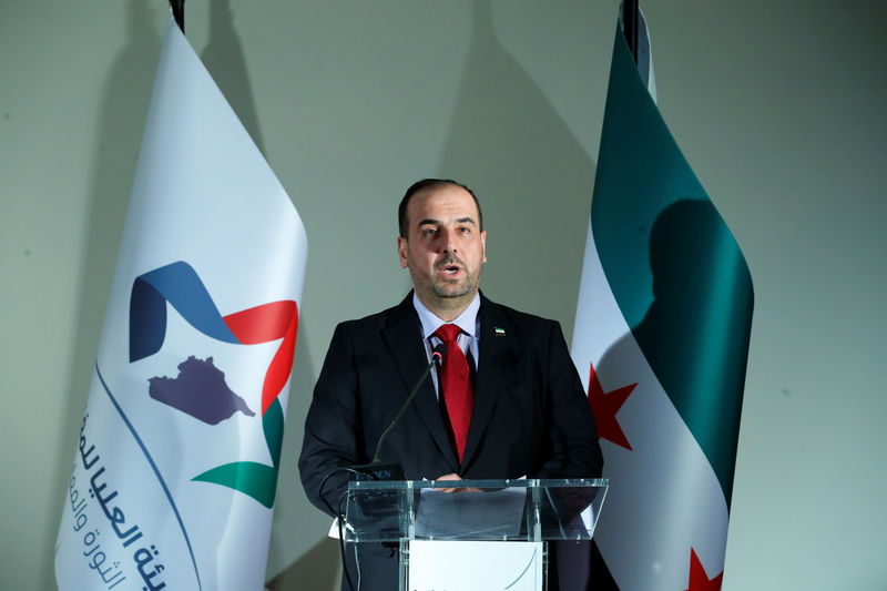 © Reuters. Nasr al-Hariri, Head of the Syrian High Negotiations Committee, attends a news conference before the opening of Intra Syria talks in Geneva