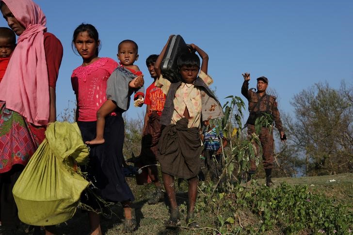 © Reuters. بنجلادش تحول جزيرة إلى مأوى مؤقت لمئة ألف من اللاجئين الروهينجا