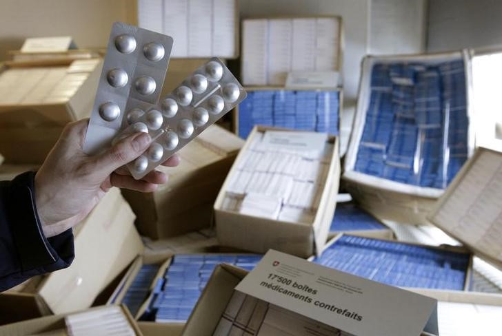 © Reuters. منظمة الصحة: عشرات الآلاف يموتون بسبب الأدوية المزيفة