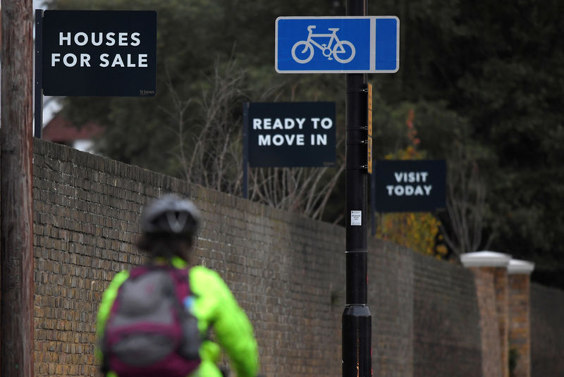 © Reuters. Property sale signs are seen outside of a group of newly built houses in west London