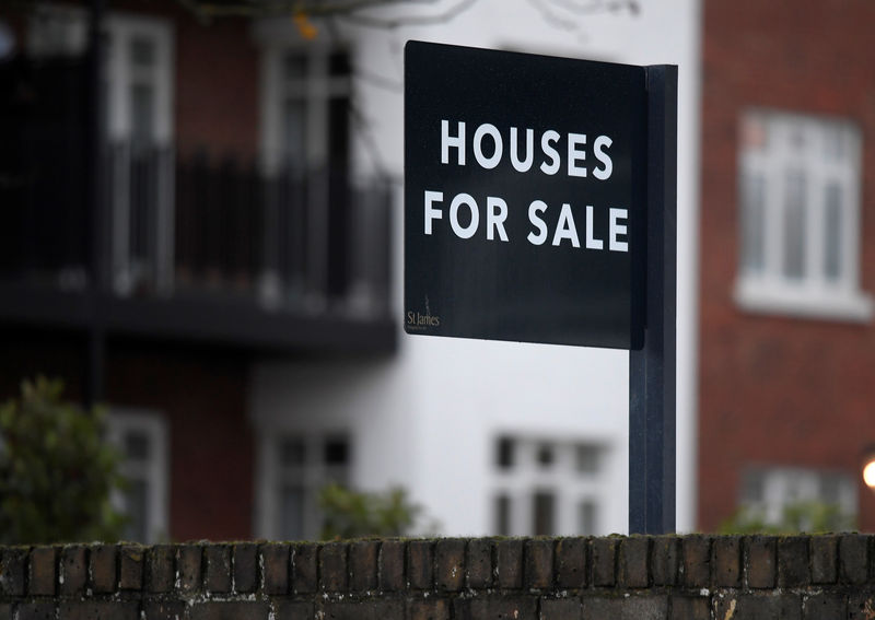 © Reuters. Property sale signs are seen outside of a group of newly built houses in west London