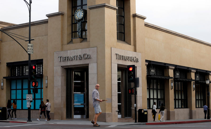 © Reuters. A Tiffany & Co. store is pictured in Pasadena