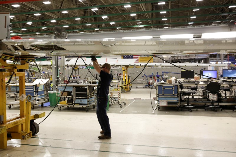 © Reuters. A Boeing worker is pictured in the wing system installation area at their factory in Renton, Washington