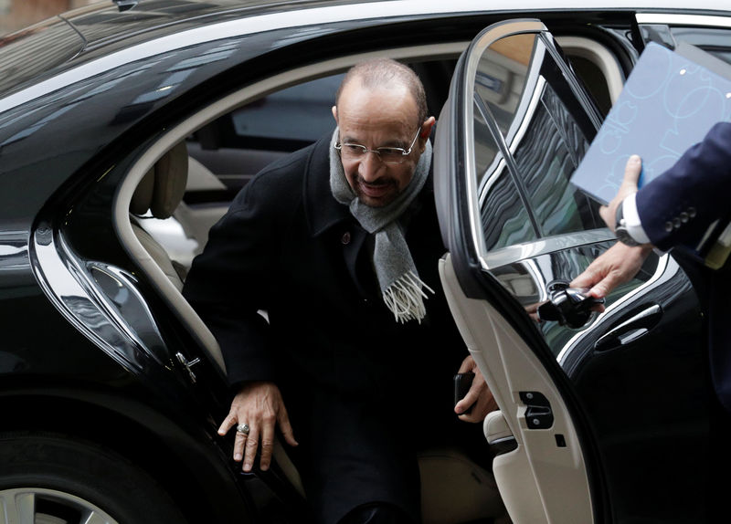 © Reuters. Saudi Arabia's Oil Minister al-Falih arrives for a meeting of OPEC oil ministers in Vienna