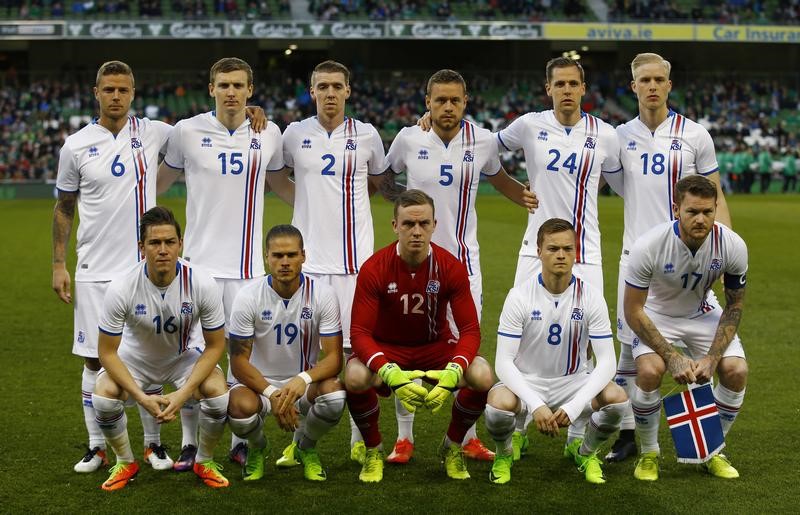 © Reuters. أيسلندا تستعد في كأس العالم لفصل جديد في قصتها مع كرة القدم