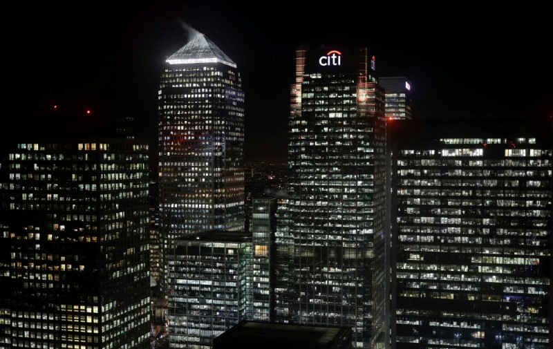 © Reuters. FILE PHOTO:The Citibank building is seen in the financial district of Canary Wharf
