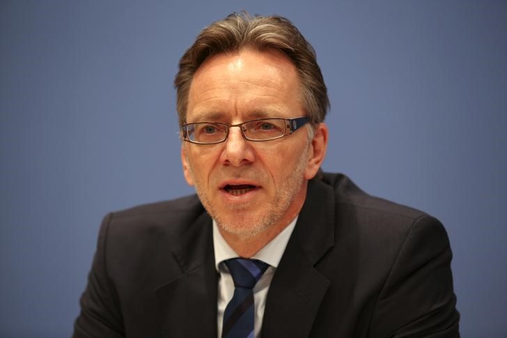 © Reuters. Muench, Chief Commissioner of Germany's Bundeskriminalamt (BKA) Federal Crime Office addresses the media in Berlin