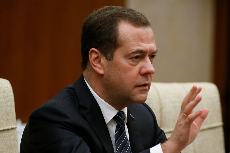 © Reuters. Primeiro-ministro russo, Dmitry Medvedev, em Pequim, na China