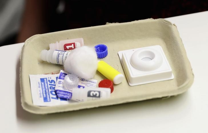 © Reuters. Nueva vacuna y fármacos de acción prolongada alientan esperanzas en la lucha contra el VIH