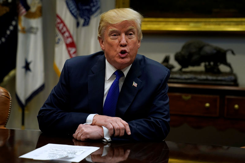 © Reuters. Trump speaks with reporters after meeting with McConnell and Ryan at the White House in Washington