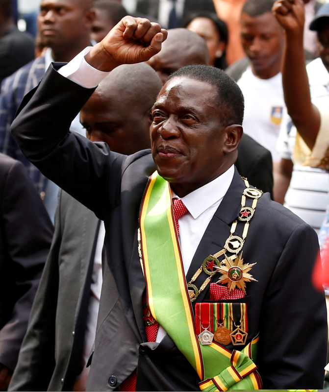 © Reuters. رئيس زيمبابوي الجديد يعين مسؤولين عسكريين في مناصب وزارية