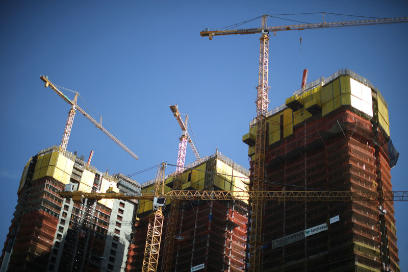 © Reuters. Construction is seen in downtown Los Angeles