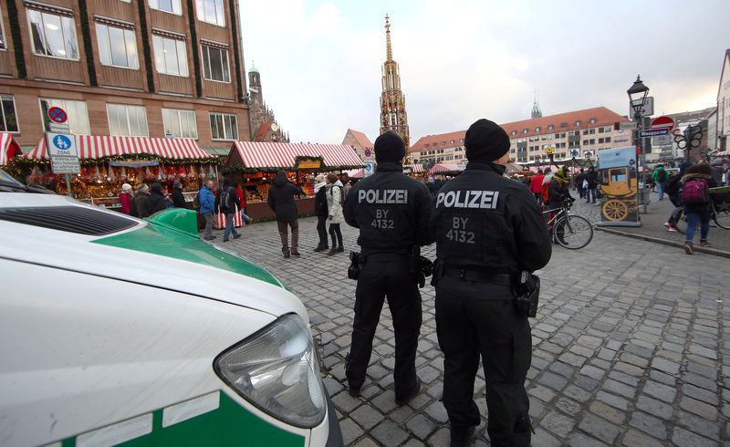 © Reuters. الشرطة الألمانية تؤكد وجود متفجرات في طرد مريب يجري فحصه في بوتسدام