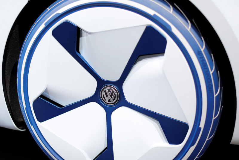 © Reuters. The Volkswagen logo is shown on an I.D. concept vehicle at the Los Angeles Auto Show