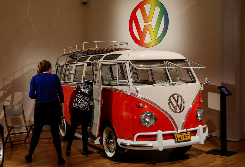 © Reuters. Guests looks at a 1960 Volkswagen Deluxe "23-Window" Microbus displayed during a media preview for the "RM Sotheby's Icons" sale at Sotheby's in New York