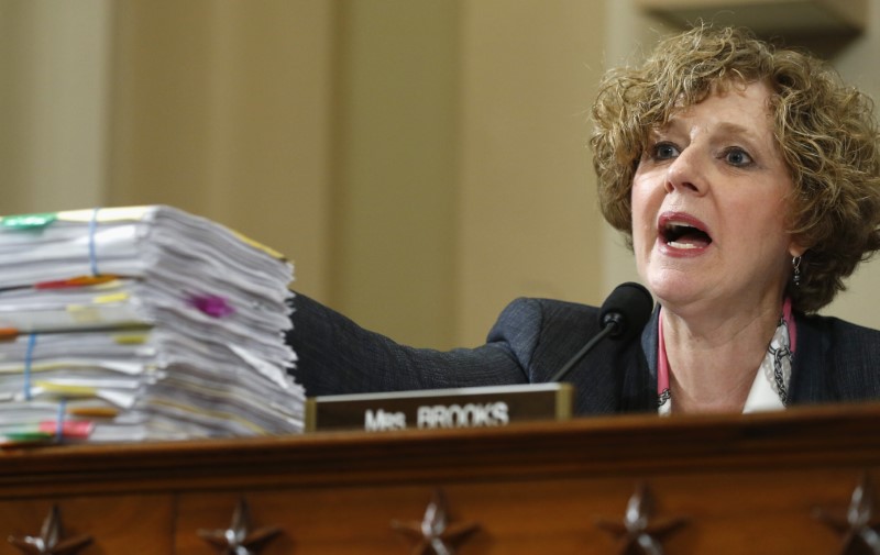 © Reuters. Rep. Brooks questions former Secretary of State Hillary Clinton during House Select Committee on Benghazi in Washington