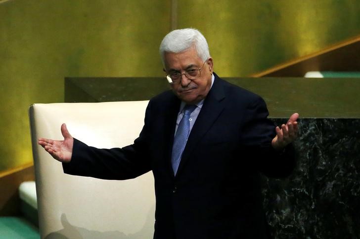 © Reuters. عباس يبدأ حملة اتصالات عربية ودولية لمنع اعتراف أمريكا بالقدس عاصمة لإسرائيل