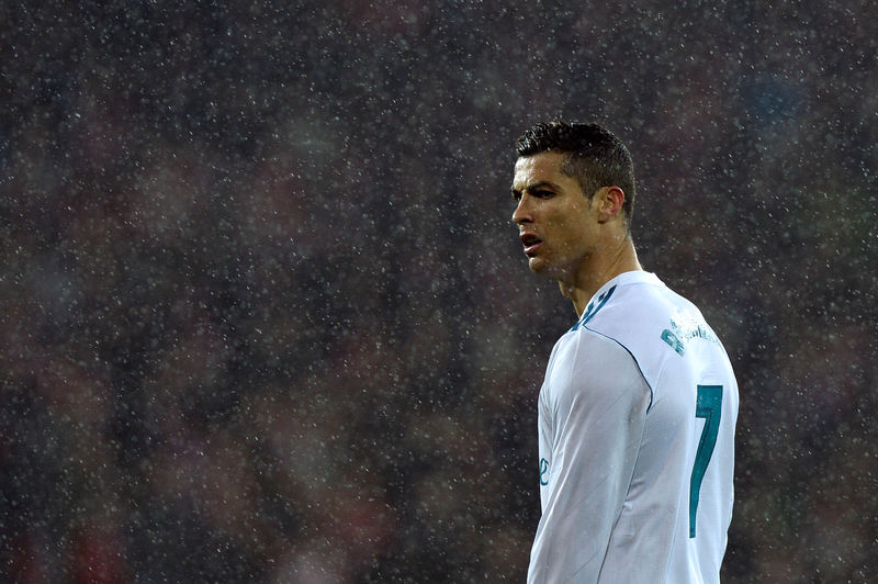 © Reuters. El Real Madrid no consigue aprovechar el traspié del Barça y también empata