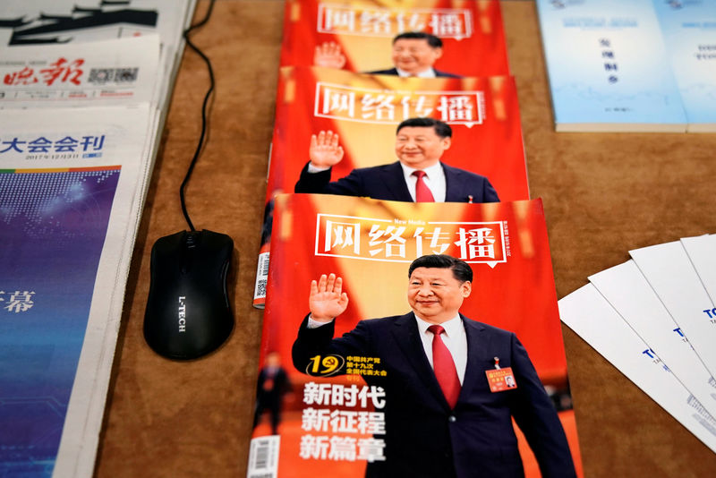 © Reuters. El presidente chino Xi dice que no cierra la puerta a un internet global