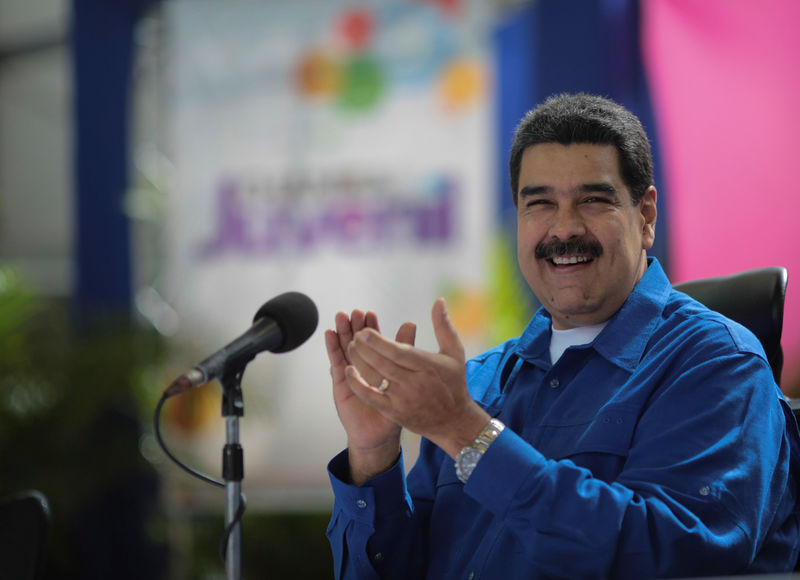 © Reuters. Venezuela's President Maduro speaks during an event with supporters in Caracas