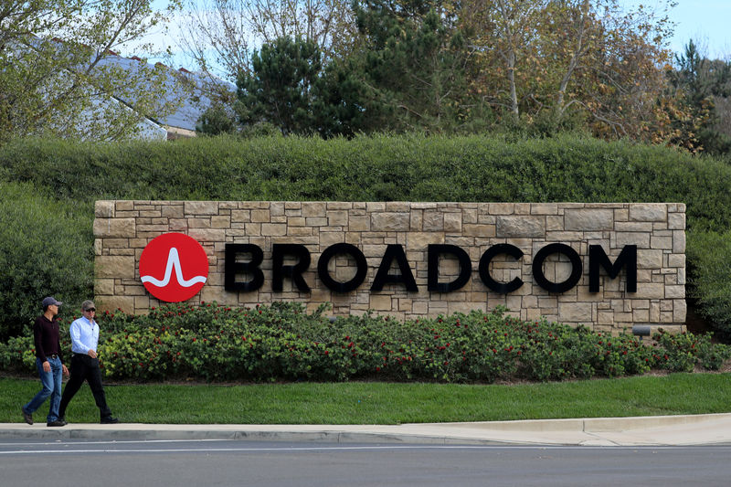 © Reuters. FILE PHOTO: A sign to the campus offices of chip maker Broadcom Ltd, who announced on Monday an unsolicited bid to buy peer Qualcomm Inc for $103 billion, is shown in Irvine, California