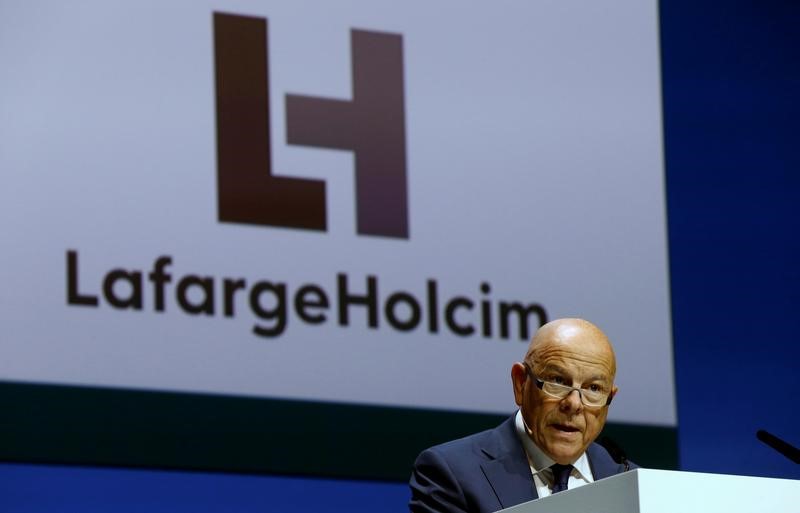 © Reuters. LE PRÉSIDENT DU CA DE LAFARGEHOLCIM ADMET DES "ERREURS INACCEPTABLES" EN SYRIE