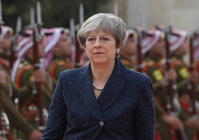 © Reuters. Theresa May espera romper estancamiento sobre Brexit en una reunión clave