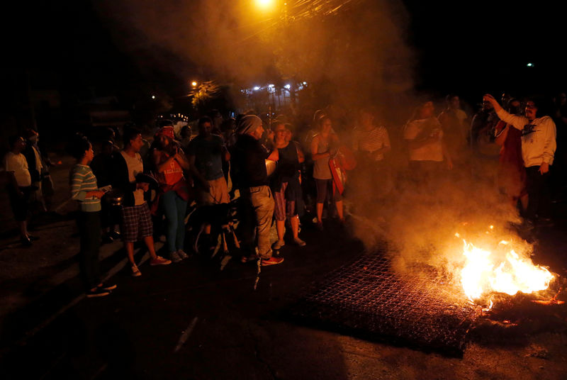 © Reuters. مظاهرات حاشدة في هندوراس احتجاجا على نتيجة انتخابات الرئاسة