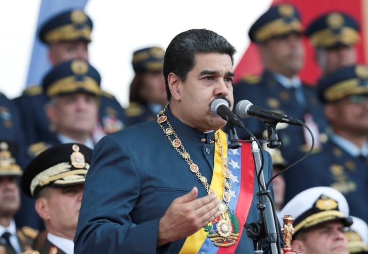 © Reuters. Maduro ejercerá más control sobre los contratos petroleros venezolanos en medio de una purga