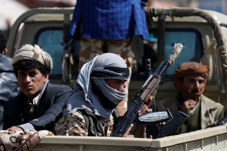 © Reuters. Se intensifican los enfrentamientos en Saná, se informa de al menos 125 muertos en seis días