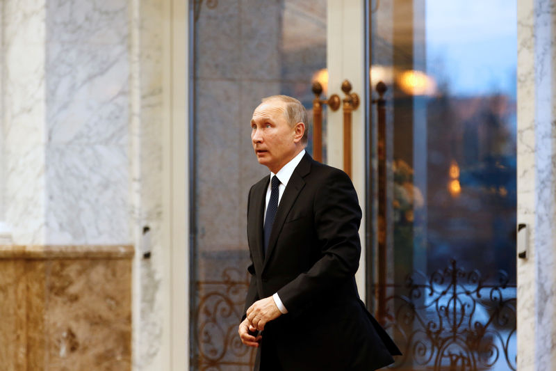 © Reuters. الكرملين: بوتين لم يتأثر بمستشار الأمن الوطني الأمريكي السابق فلين
