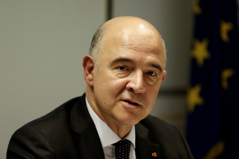 © Reuters. EU Commissioner Moscovici speaks during a news conference at the EU Commission Representation offices in Athens