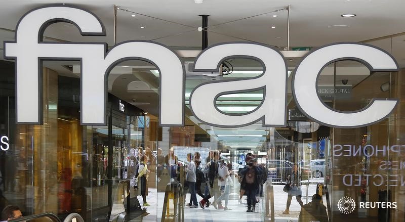 © Reuters. A logo is seen on the entrance of a store of the retail chain Fnac in Paris