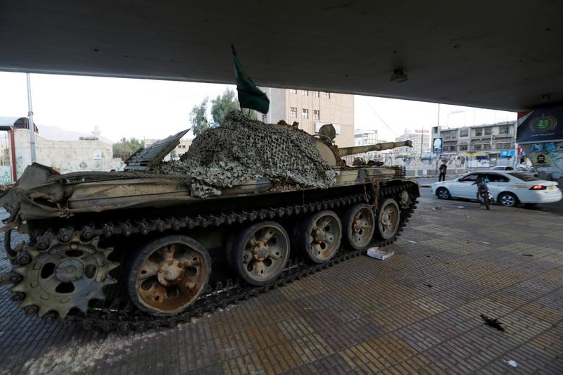 © Reuters. الأمم المتحدة: القتال والضربات الجوية بصنعاء تحاصر المدنيين وتوقف المساعدات